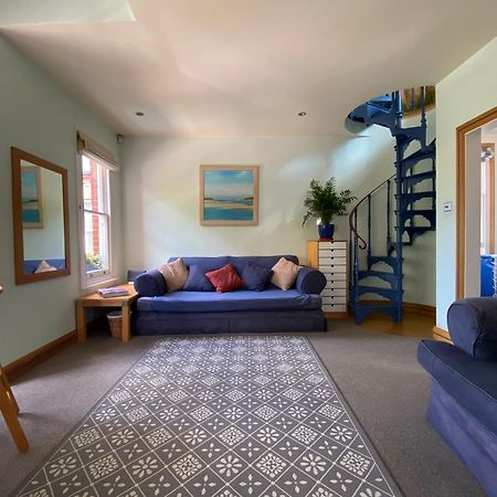 8 Ravenscourt Gardens Apartment London Exterior photo