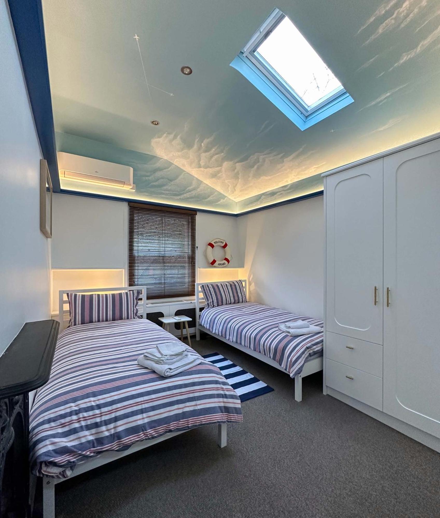 8 Ravenscourt Gardens Apartment London Exterior photo